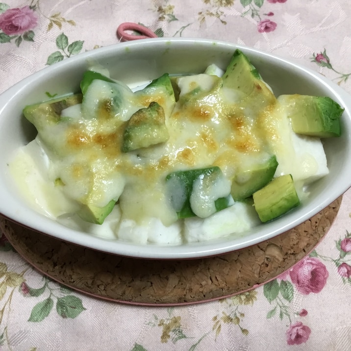 アボカドとはんぺんのチーズ焼き